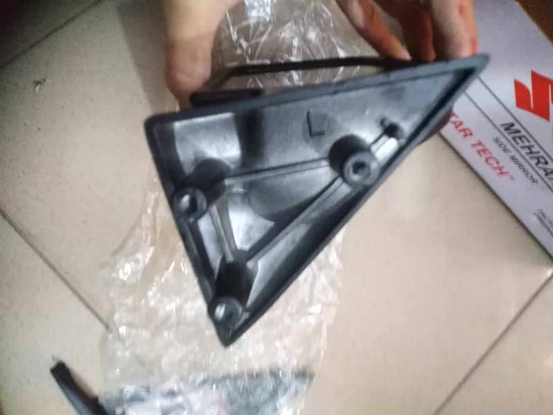 Mehran Left Side Mirror in Metal Base 7