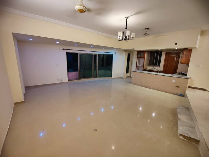 3 BED BEAUTIFUL RENOVATED APARTMENT AVAILABLE FOR RENT IN KHUDADAAD HEIGHTS E11 ISLAMABAD. 4