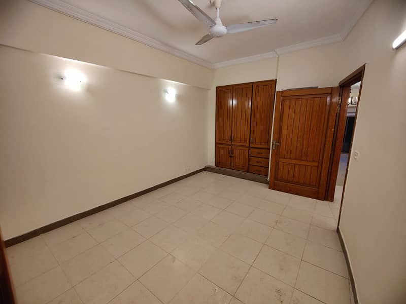 3 BED BEAUTIFUL RENOVATED APARTMENT AVAILABLE FOR RENT IN KHUDADAAD HEIGHTS E11 ISLAMABAD. 5