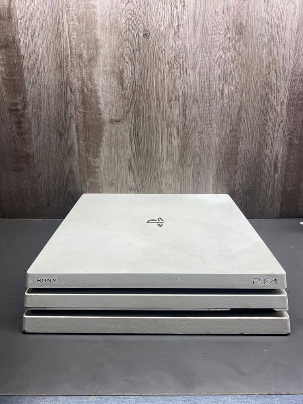 PS4 PRO white glacier special edition 1TB 2