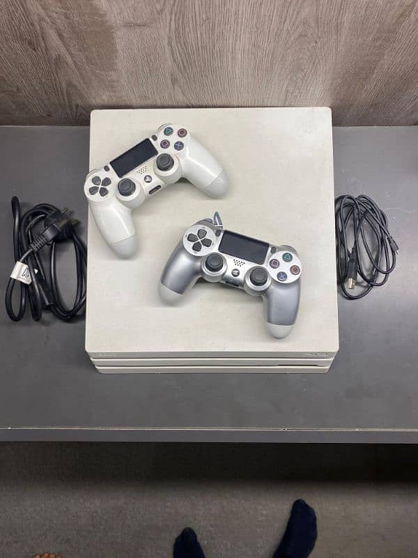 PS4 PRO white glacier special edition 1TB 0