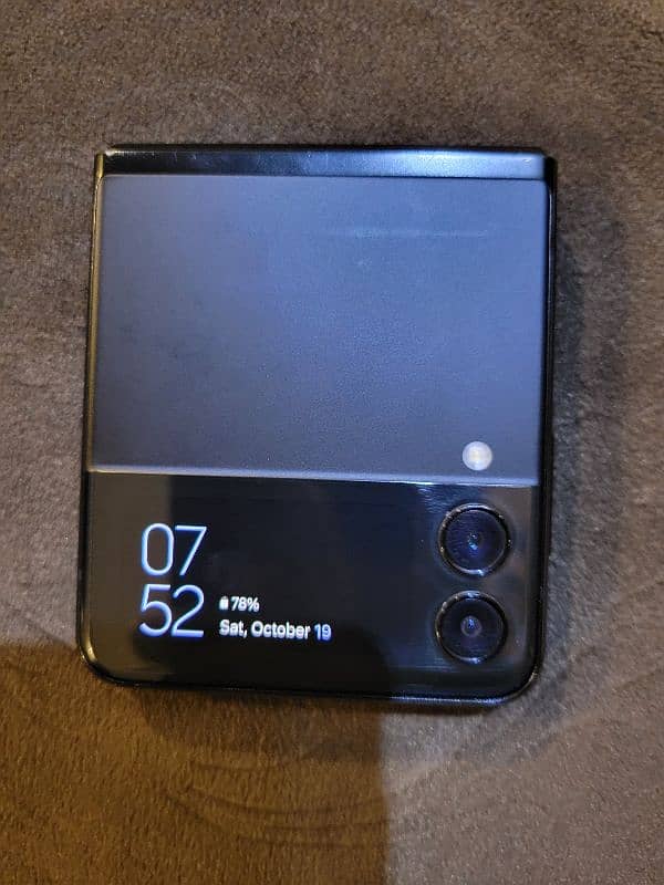 Samsung Galaxy Flip 3 0