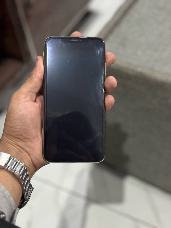 iphone xsmax 256gb pta approved 1