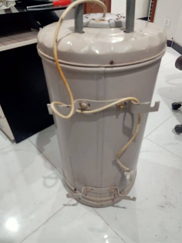 4 pieces Electric Geyser for sale Urgent 10