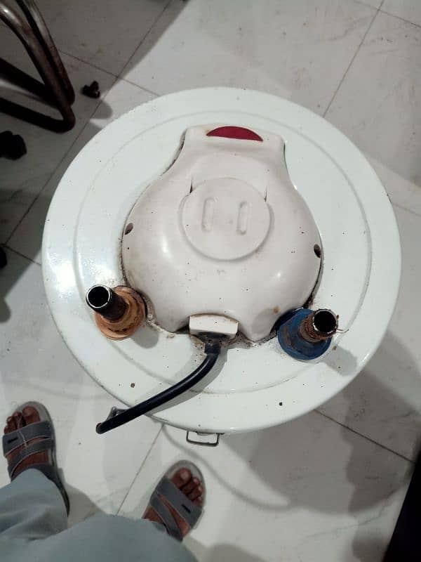 4 pieces Electric Geyser for sale Urgent 16