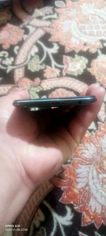 oppo f5 6/64 all original bs panel ka glass broken he but chalta theek 0