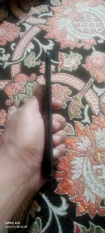 oppo f5 6/64 all original bs panel ka glass broken he but chalta theek 4