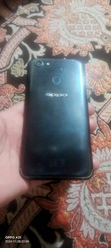 oppo f5 6/64 all original bs panel ka glass broken he but chalta theek 5