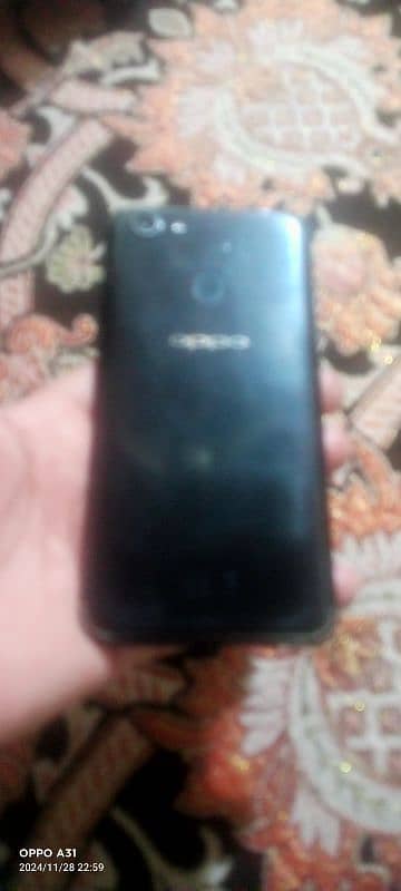 oppo f5 6/64 all original bs panel ka glass broken he but chalta theek 6