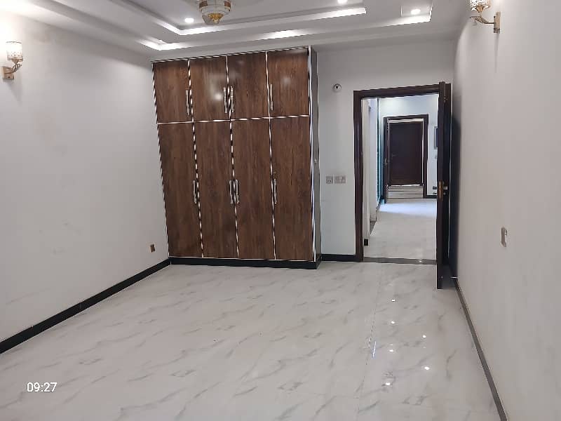 10 marla upper portion for rent in johar town 5