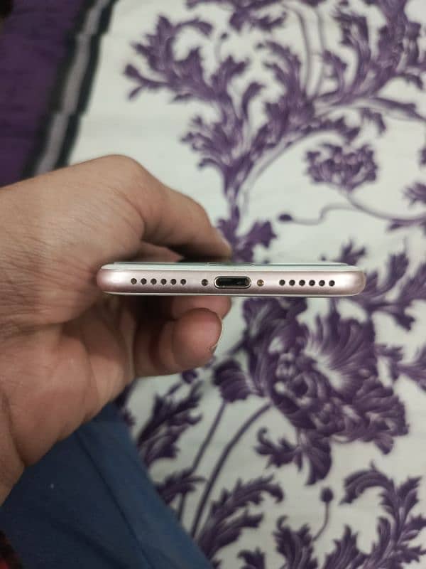 Iphone 7 (32GB) Non - PTA available in good condition. 3