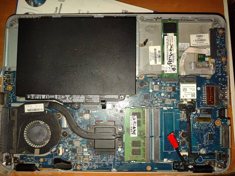 Hp 820. G4 i5 7gen  dead hogaya without SSD and ram 4