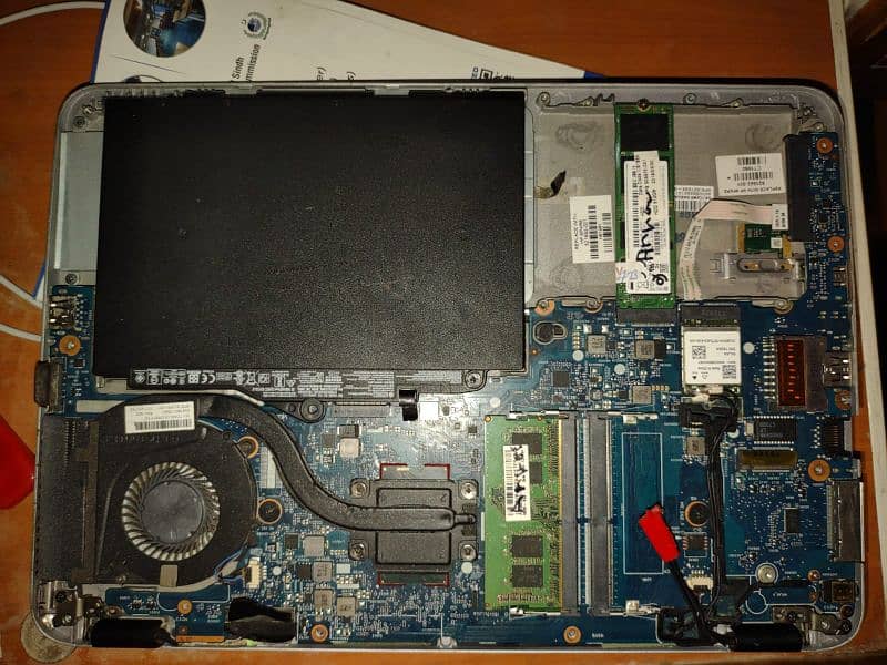 Hp 820. G4 i5 7gen  dead hogaya without SSD and ram 5