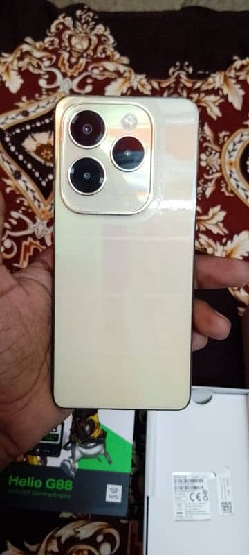 Infinix Hot 40 (8+8gb){256gb) (box avalible) 1