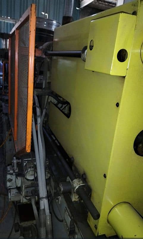 Injection molding machine Toyo 180 4