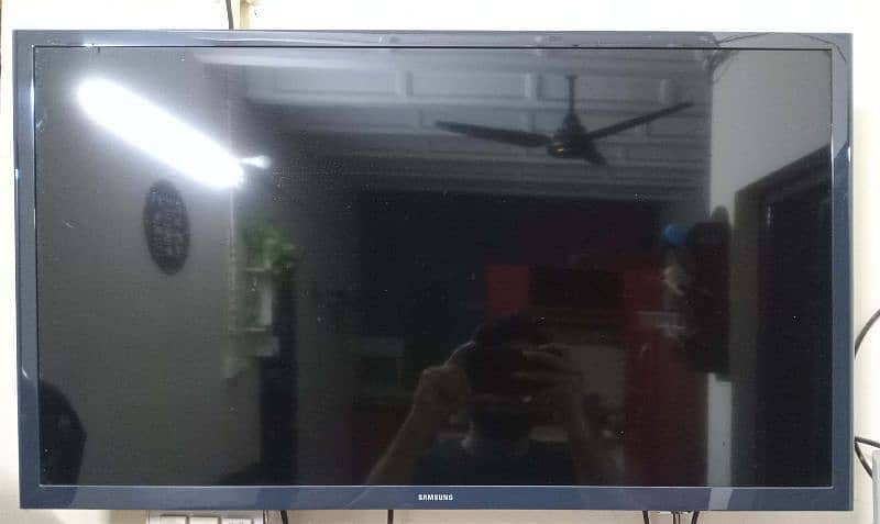 Samsung 32 inch LCD 0