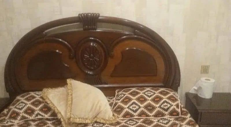 wooden bed on urgent sale 0