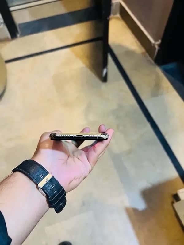 iphone xs pta Approved 4