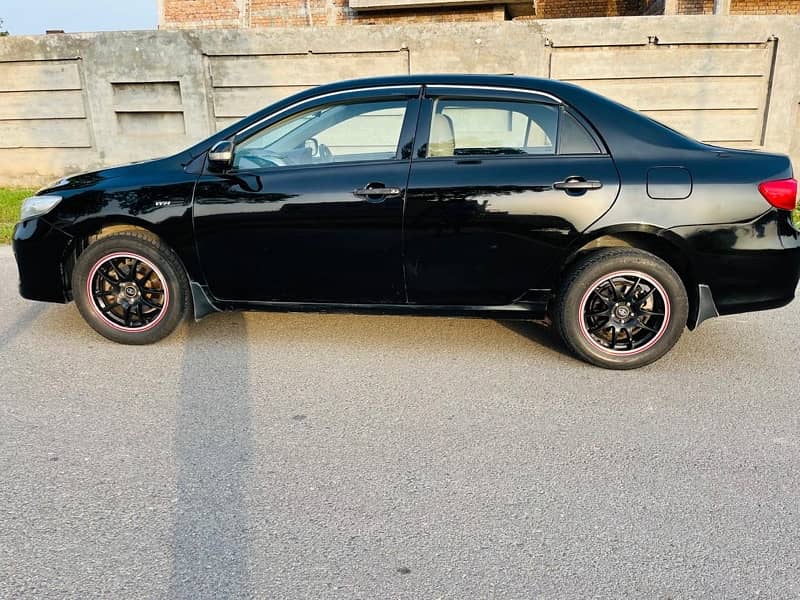 Toyota Corolla GLI 2013 1st ownr total geniune execpt 2 piece repaint 2