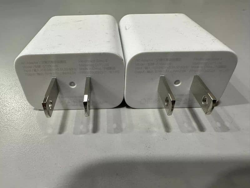 Google Pixel 18Watt 100% original box plugged charger (18W) 0