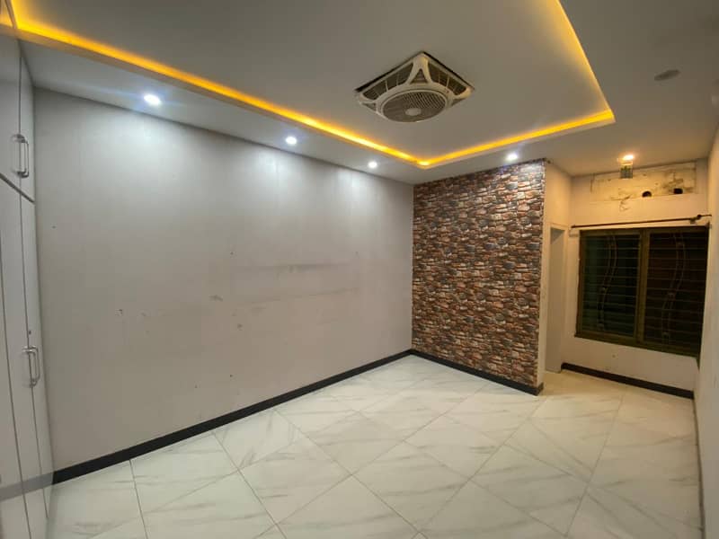 Beautiful Double Story 3 bed 5 Marla Full House For Rent Ali Park Near Bhatta Chowk (Gas Available) 7