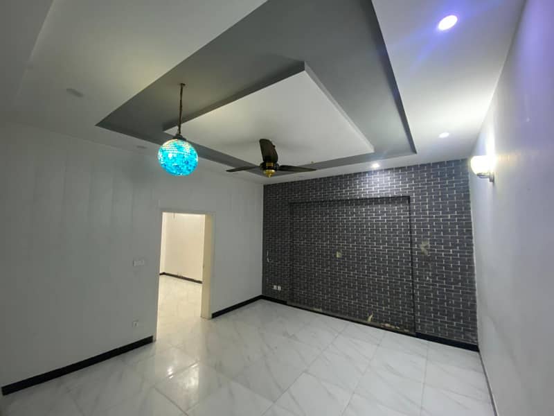 Beautiful Double Story 3 bed 5 Marla Full House For Rent Ali Park Near Bhatta Chowk (Gas Available) 10