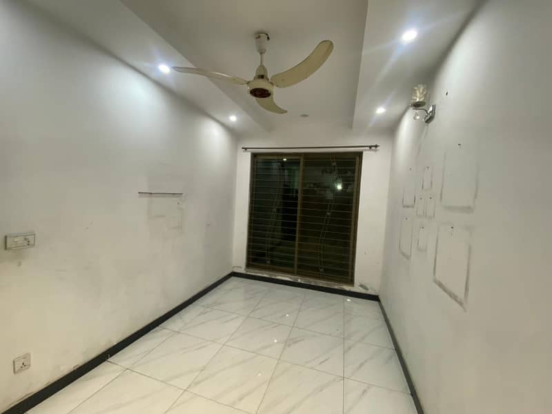 Beautiful Double Story 3 bed 5 Marla Full House For Rent Ali Park Near Bhatta Chowk (Gas Available) 16