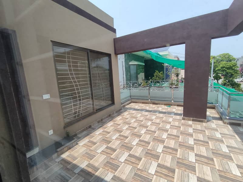 One kanal slightly used house available for rent in DHA phase 03 11