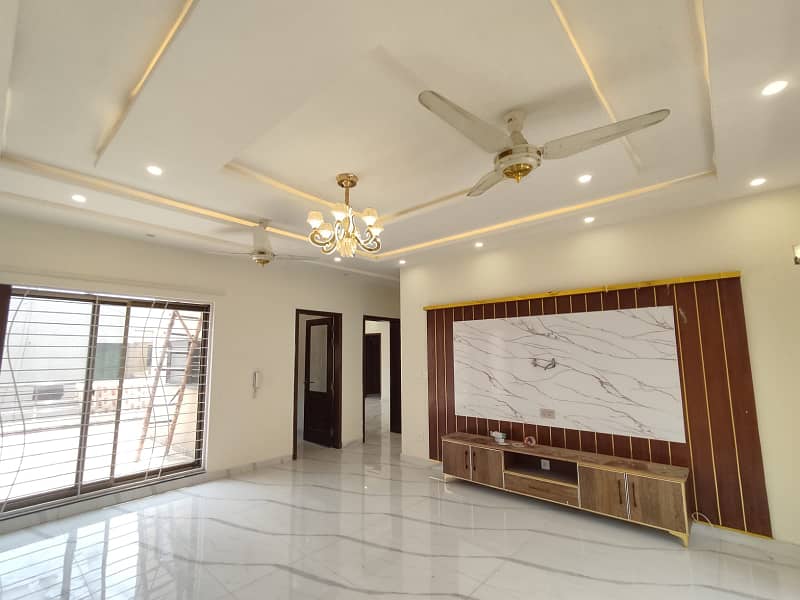 One kanal slightly used house available for rent in DHA phase 03 14