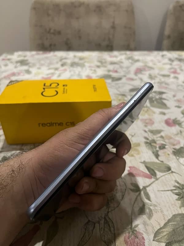 Realme C15 4