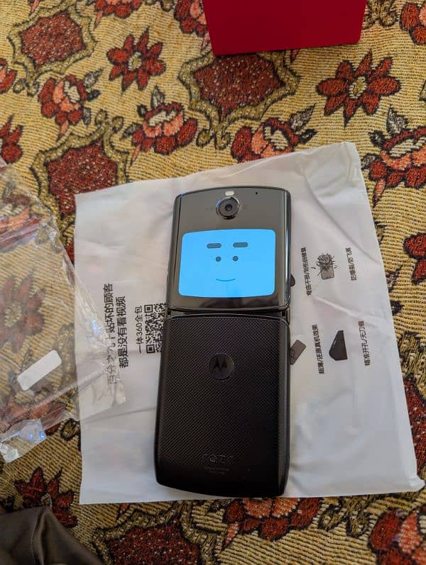 Motorola dual screen phone 128+6gb 1