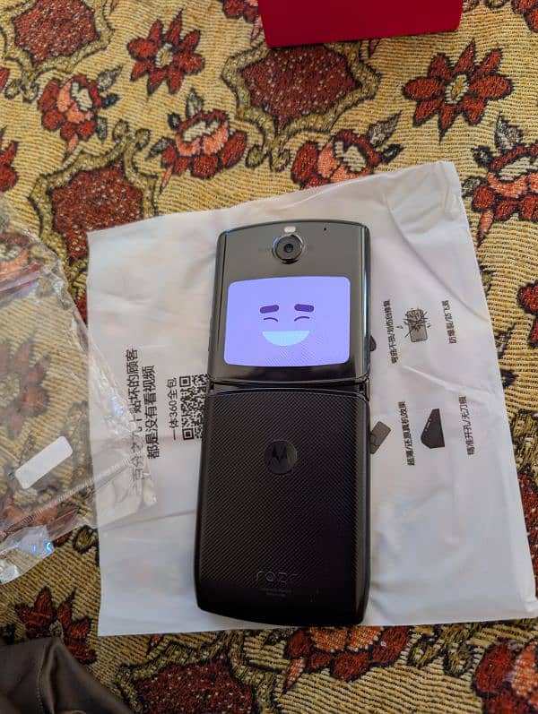 Motorola dual screen phone 128+6gb 2