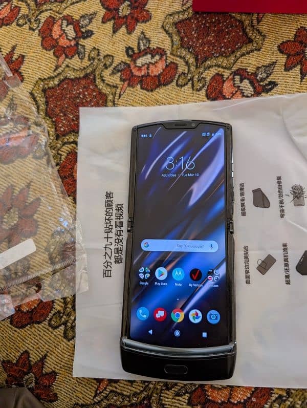 Motorola dual screen phone 128+6gb 3