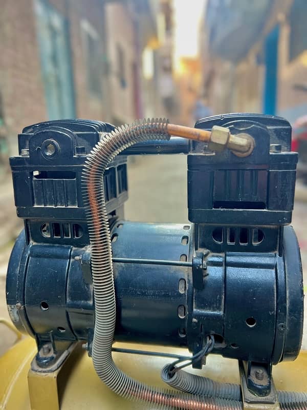 Compressor oil free good condition 3