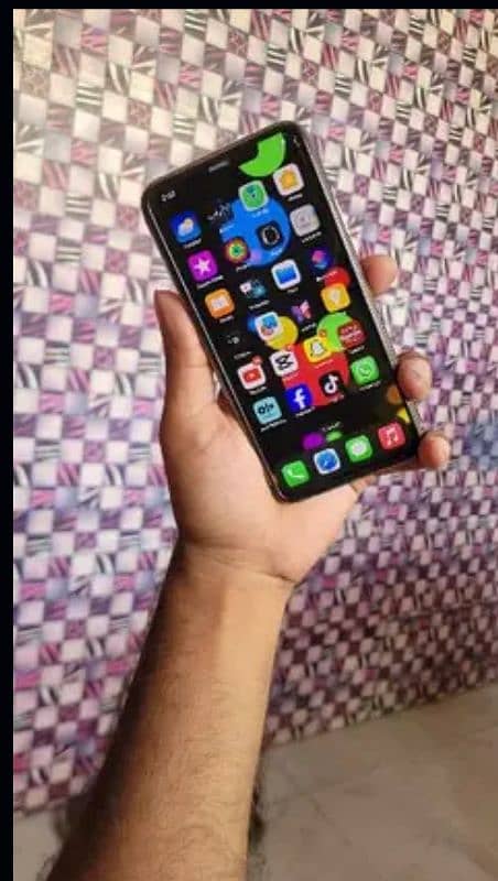 iphone 11 pro max  urgent sale 256 gb 7