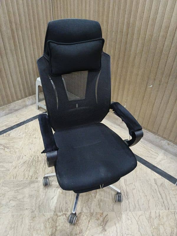 Office Chair with footrest 0