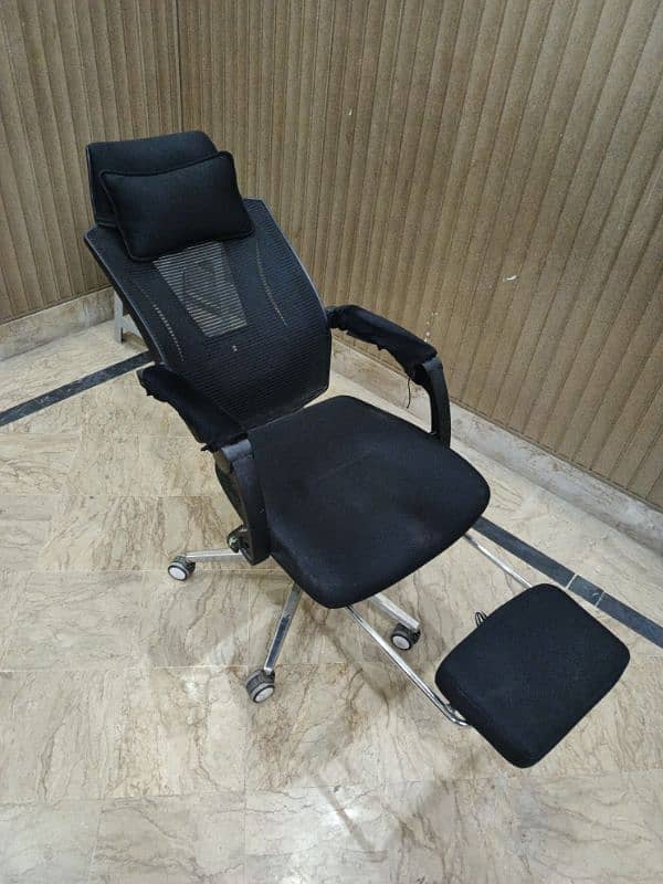 Office Chair with footrest 2