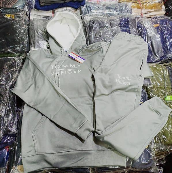 3 FLEECE HOODED TRACKSUIT. 0