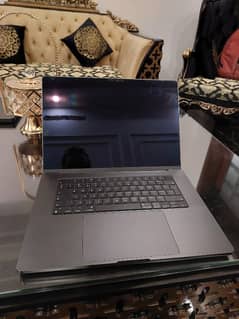 macbook pro M3 16-inch 18Gb 512gb