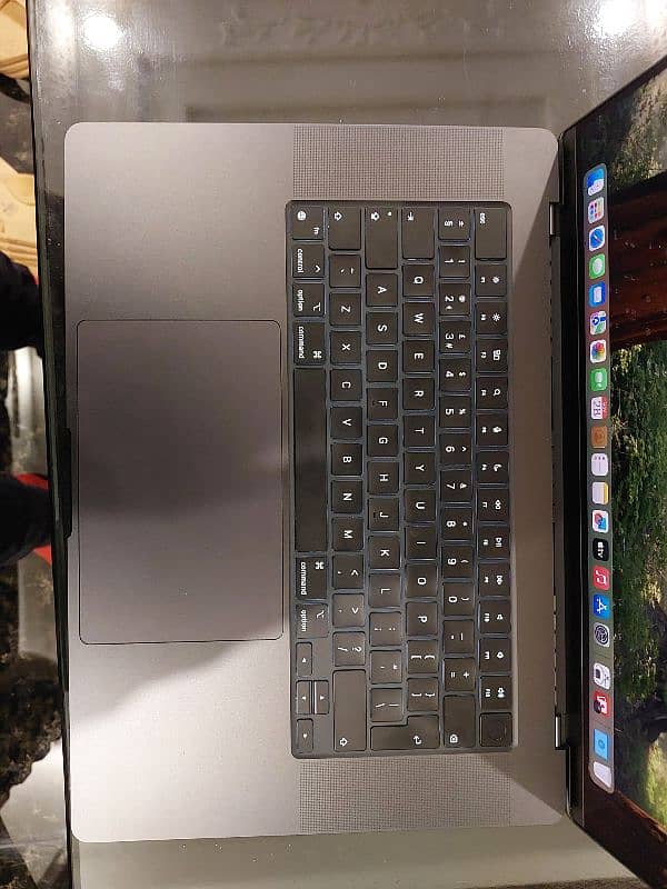 macbook pro M3 16-inch 18Gb 512gb 5