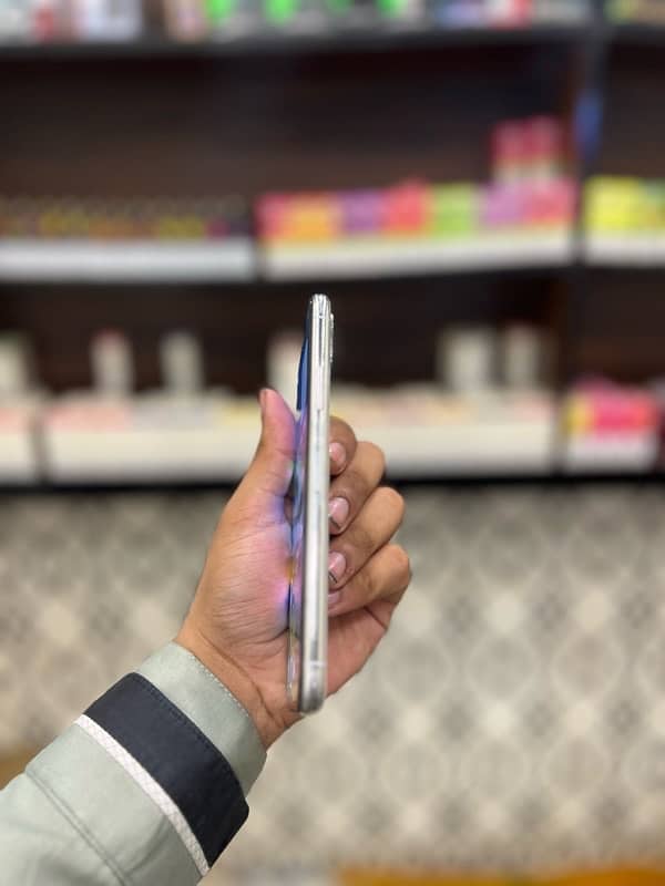 IPHONE X 256 NON PTA 4