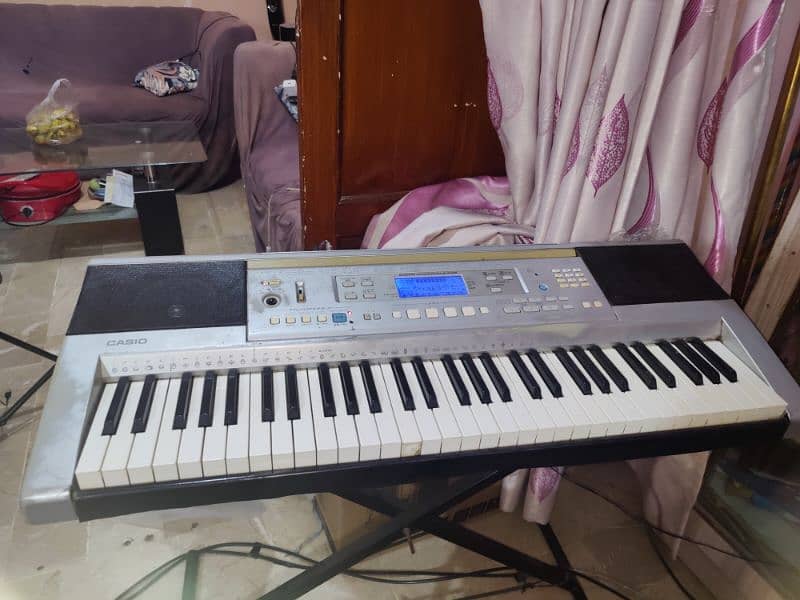 Casio CTK 810 Japanese Piano Keyboard 61 keys 512 instruments 5 octave 1