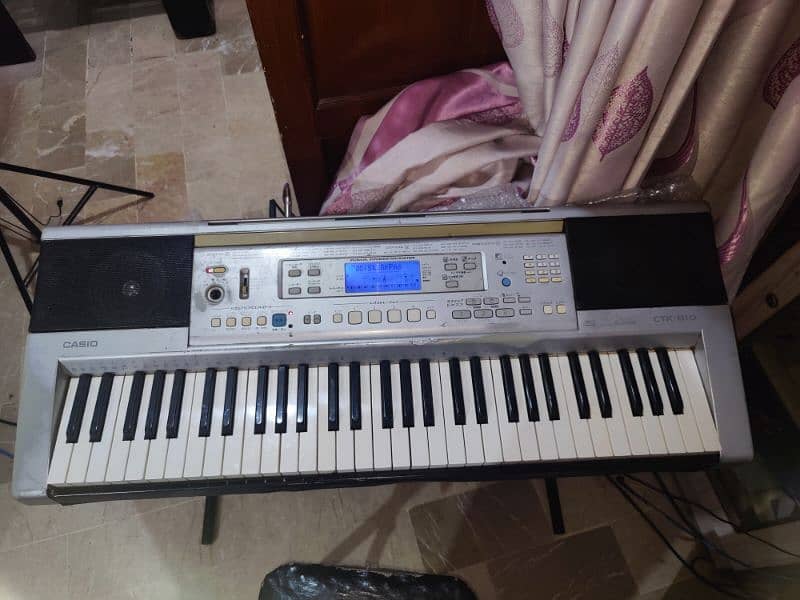 Casio CTK 810 Japanese Piano Keyboard 61 keys 512 instruments 5 octave 4