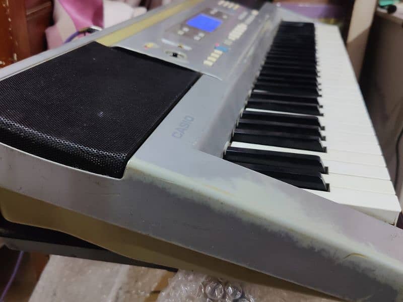 Casio CTK 810 Japanese Piano Keyboard 61 keys 512 instruments 5 octave 7