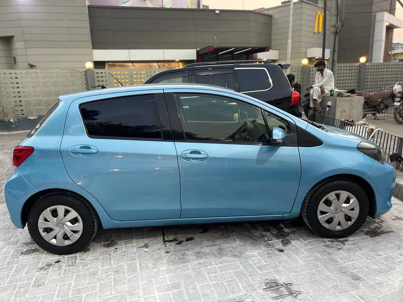 Toyota Vitz 2015 3