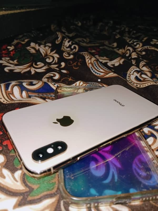 iPhone XS 3