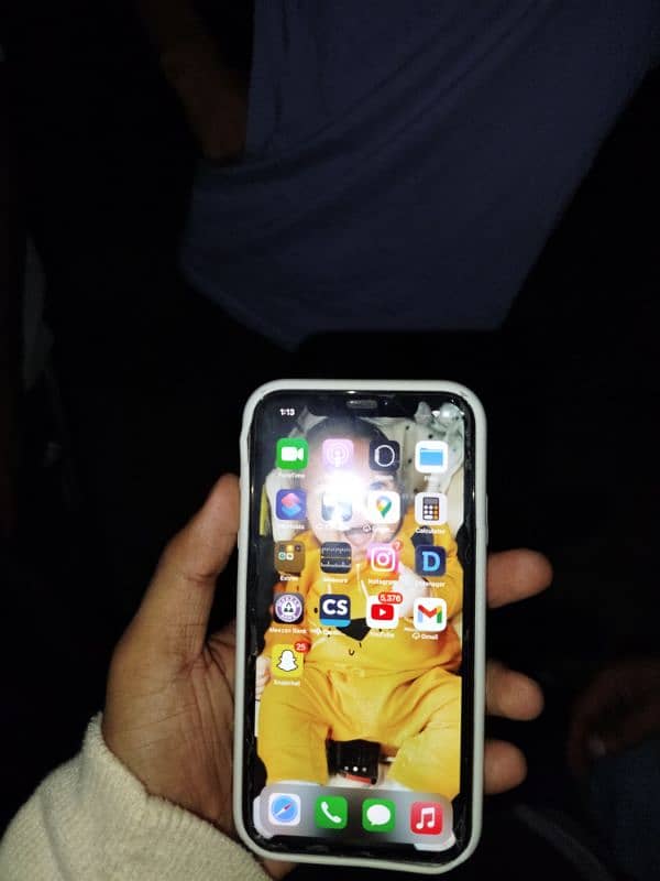 Iphone XR 64GB for sale, with box pack and original charger 3