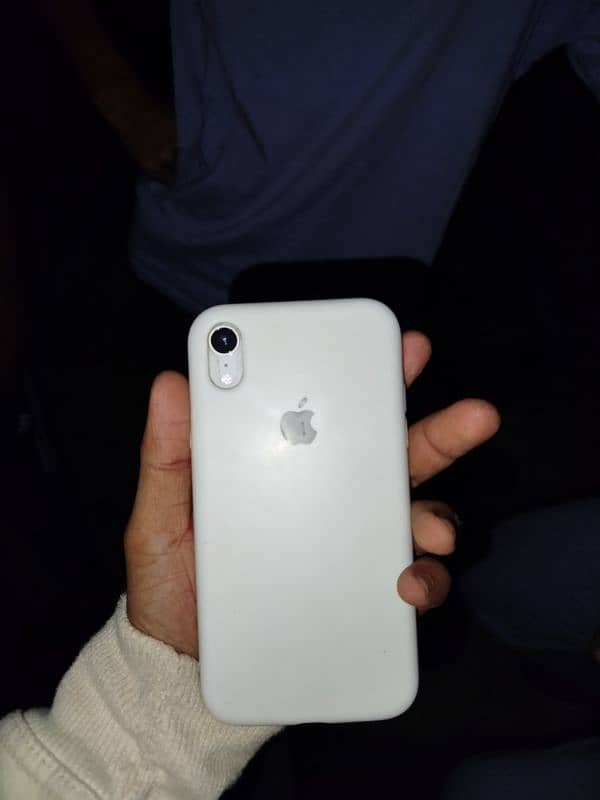 Iphone XR 64GB for sale, with box pack and original charger 5