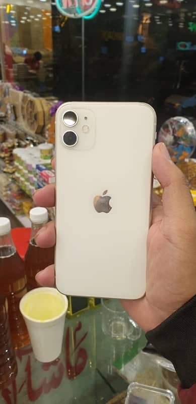 I Phone 11 PTA Aproved 256GB white colour 0