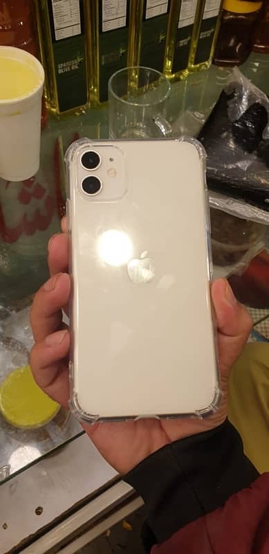 I Phone 11 PTA Aproved 256GB white colour 1